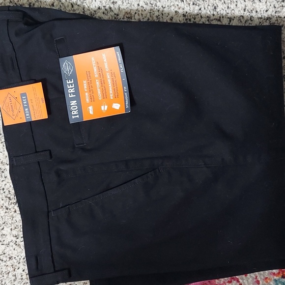 St Johns Bay Men's Black Khakis 36x34 Iron Free NWT - Picture 2 of 11